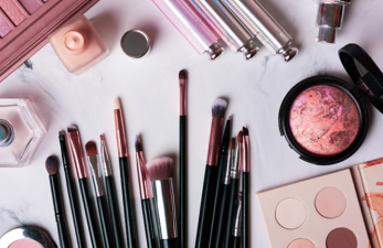 How to Look Good with Less Makeup